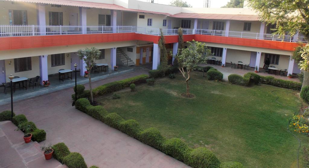 פטפור סיקרי Hotel Goverdhan Tourist Complex מראה חיצוני תמונה